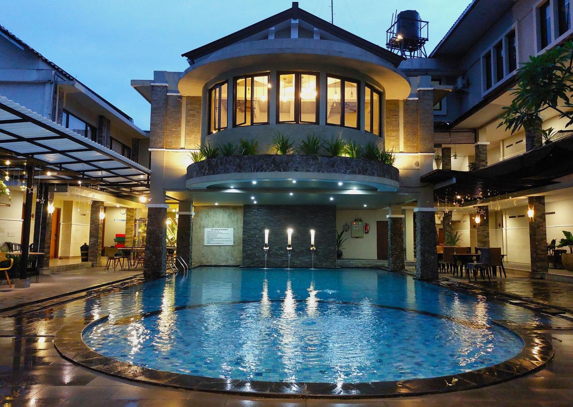 Hotel Sriti Magelang Exteriör bild