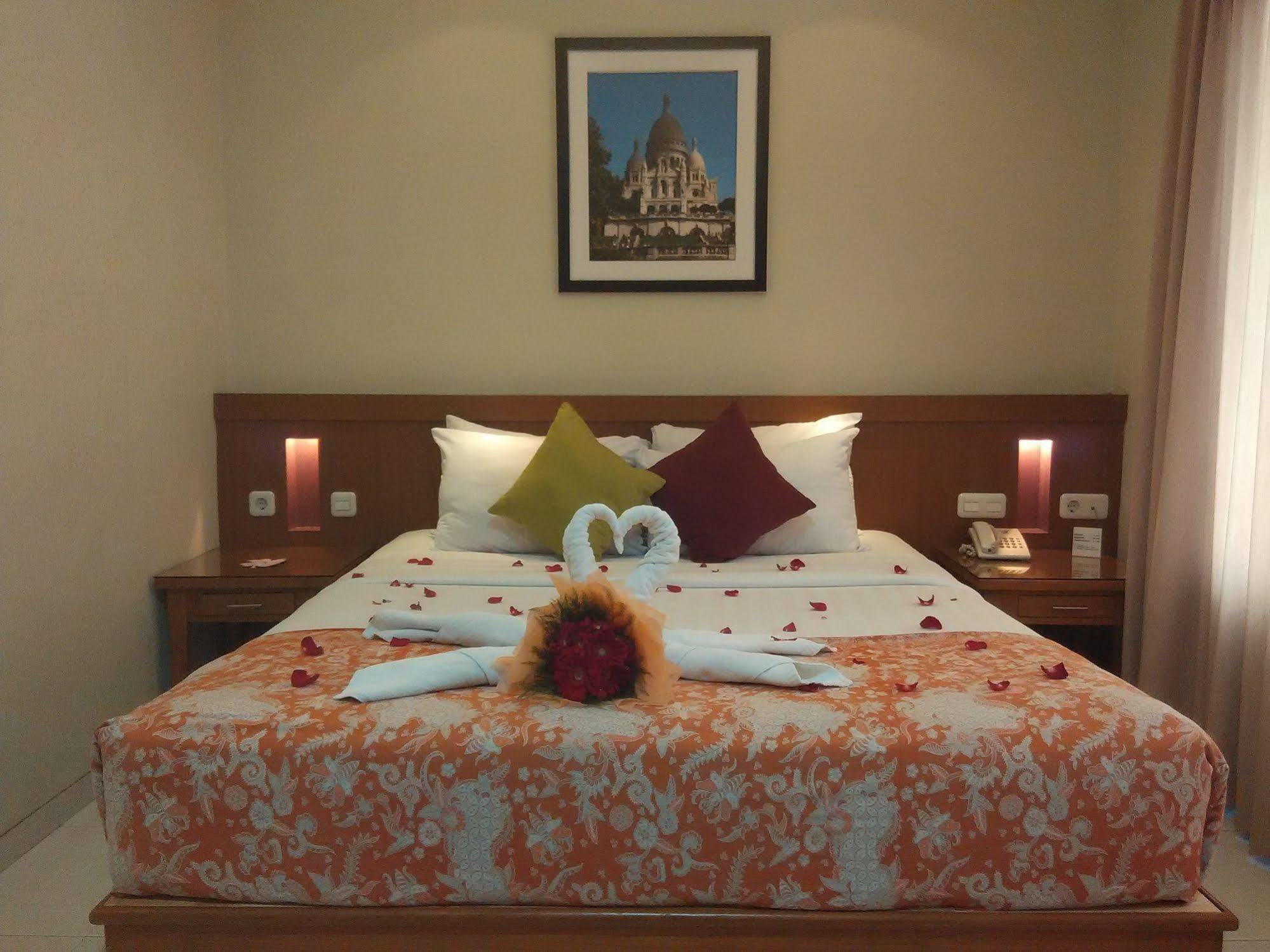 Hotel Sriti Magelang Exteriör bild